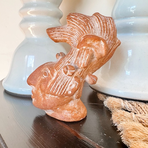 Hand- sculpted terracotta figurine of King Pakal - Picture 3 of 8